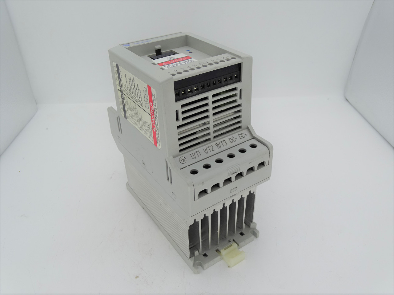 ALLEN BRADLEY 1/2 HP 380-460V SPEED CONTROLLER 160-BA01NPS1  1.2A, 0.37KW