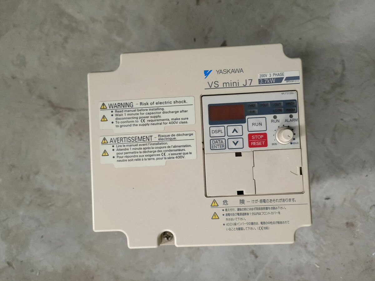 YASKAWA CIMR-J7AA23P7 INPUT:AC 3PHASE 200-230V 50/60HZ 24A   6.7KVA